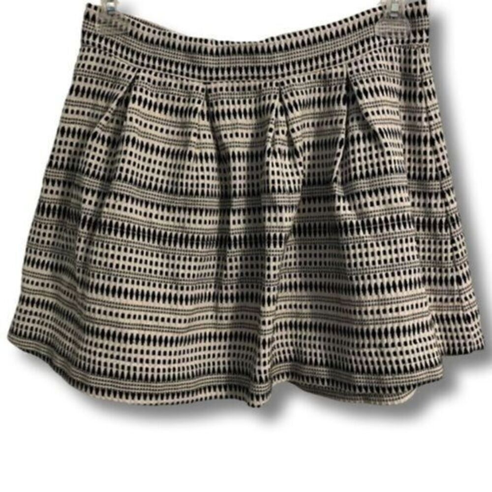 Women's Freestyle woven black and white mini skirt. Size XL